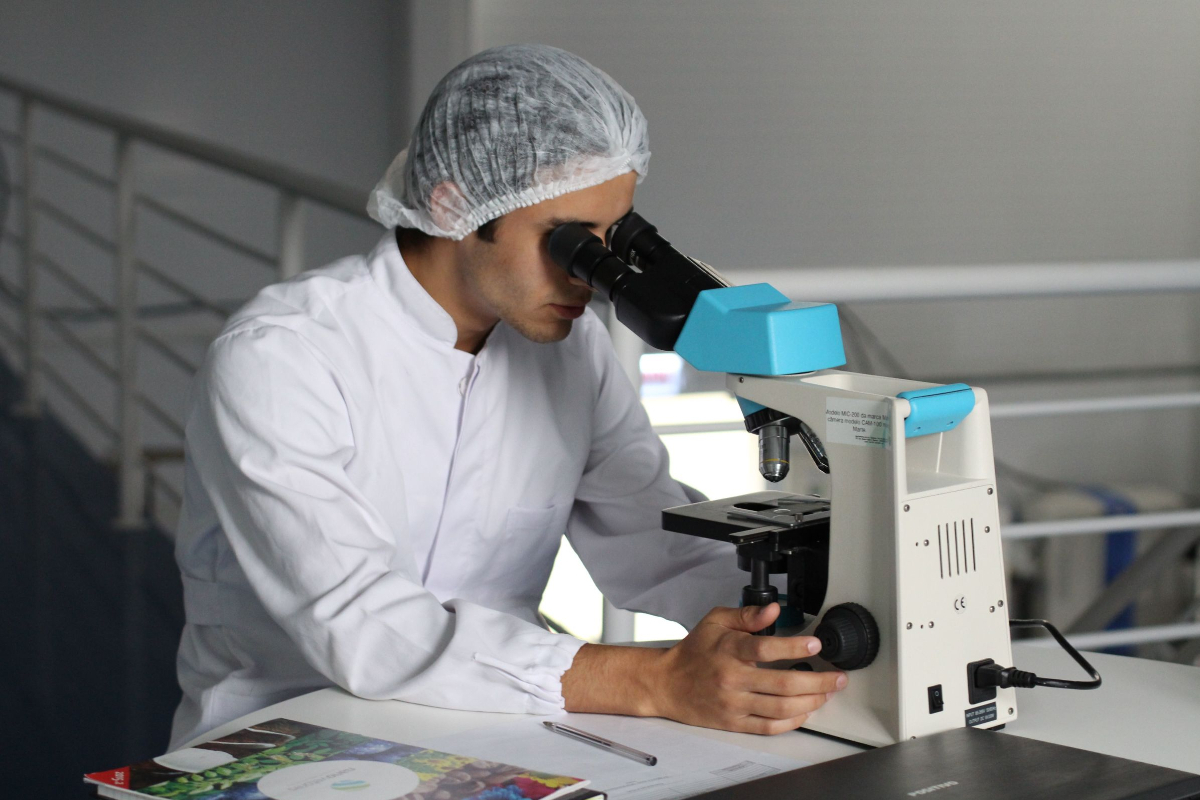 Forscher im Labor 