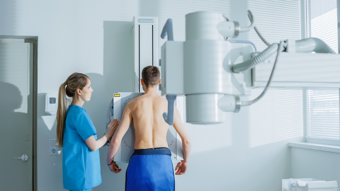Mann wegen Krebs bei Röntgen-Untersuchung